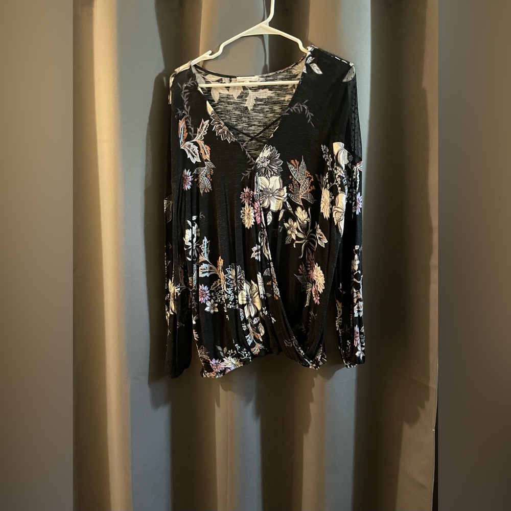 Maurices Floral Lightweight Top with Cross Front - Size 0 (L)
